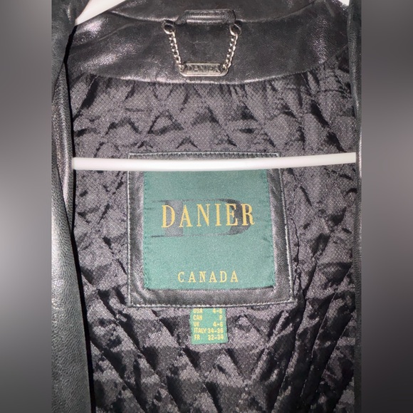 Danier Vintage Women’s Black Leather Jacket - Small Petite - Picture 3 of 5